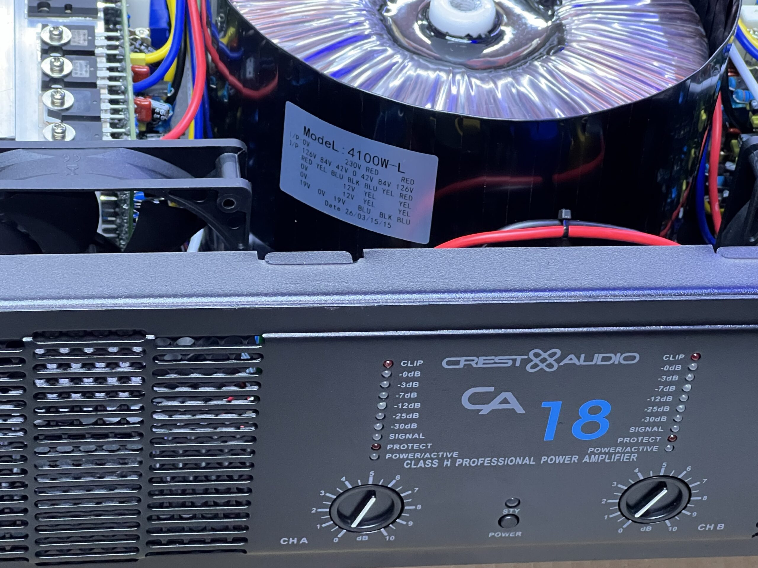 Crest Audio CA18: Professional High-Power Amplifier - Image 3