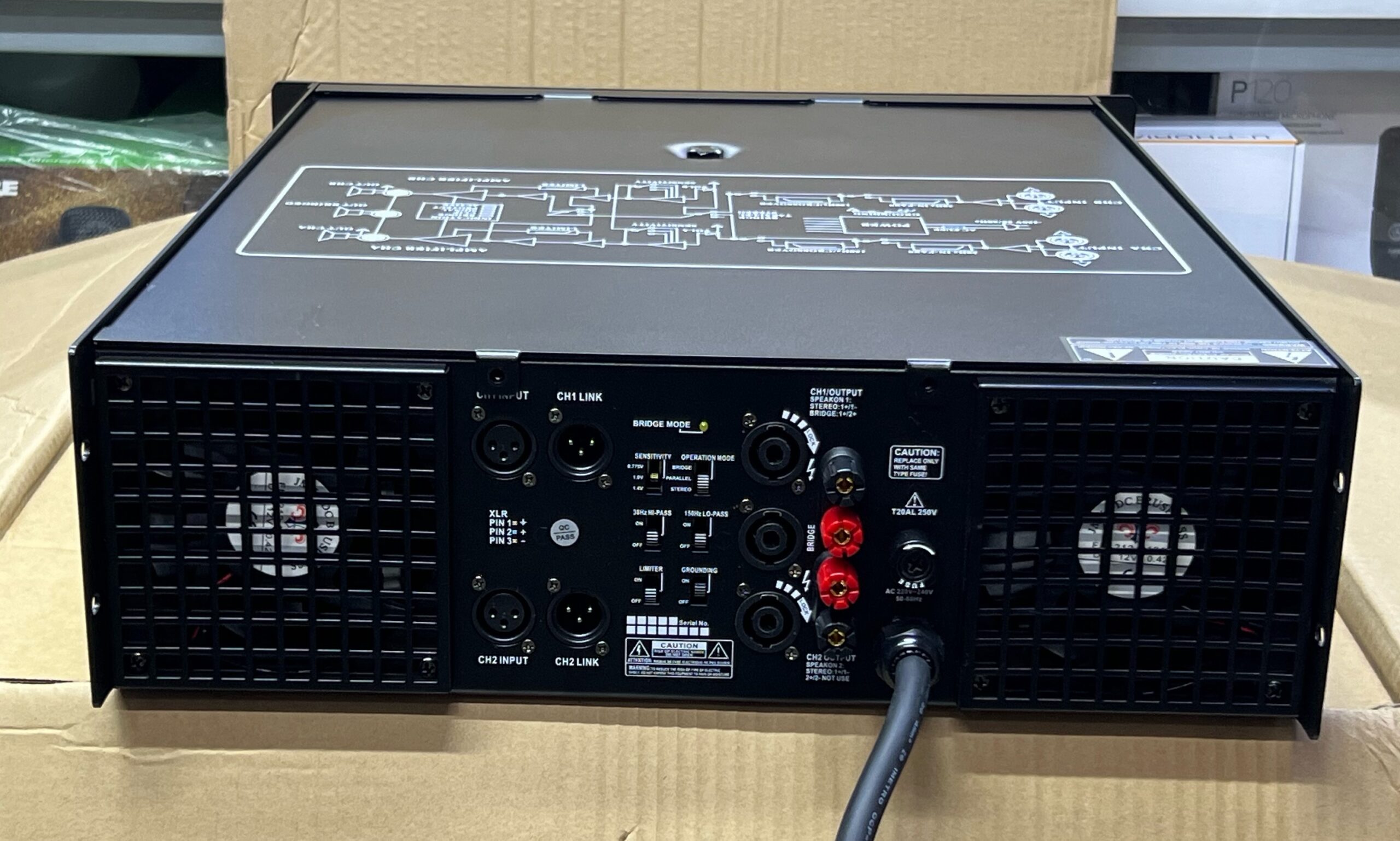 Crest Audio CA18: Professional High-Power Amplifier - Image 4