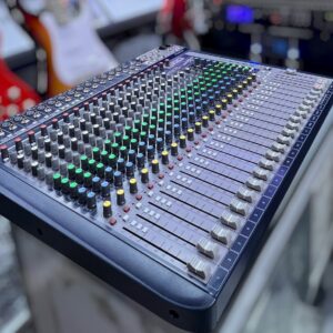 Soundcraft Signature 22 Mixing Console (Ghost Preamps & dbx Limiters)