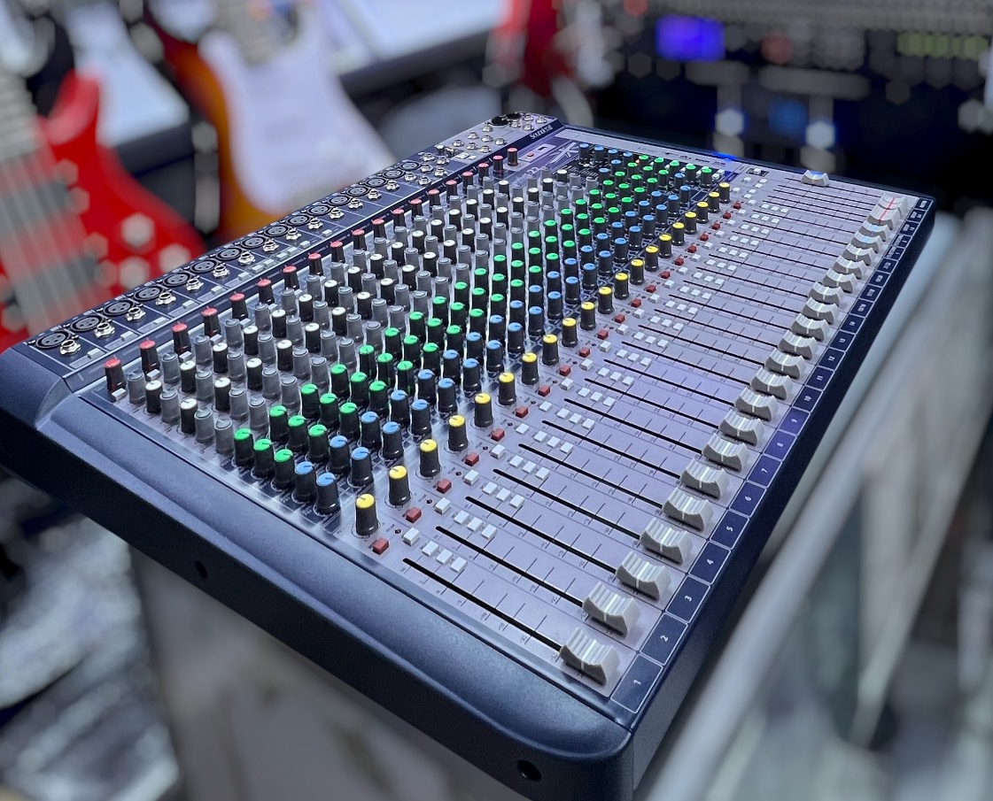 Soundcraft Signature 22 Mixing Console (Ghost Preamps & dbx Limiters) - Image 2